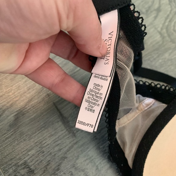 Victoria Secret Demi - Picture 2 of 2